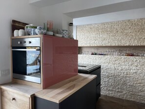 Réfrigérateur, four, plaque de cuisson, lave-vaisselle