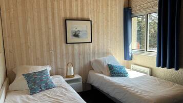 5 slaapkamers, een kluis op de kamer, een strijkplank/strijkijzer, wifi