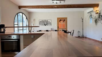 KĂŒhlschrank, Mikrowelle, Ofen, Herdplatte