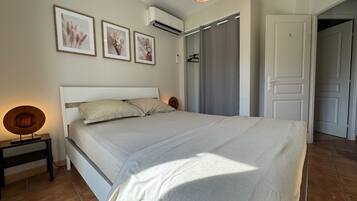 5 bedrooms, in-room safe, iron/ironing board, travel crib