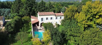 Très Beau Mas Provençal, Classé Meublé Tourisme 4 étoiles avec jardin & piscine