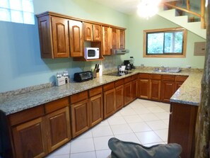 Kitchen - Casita Pacifica- great 2BR/1BA house steps from Samara & Carrillo Beaches (Samara)