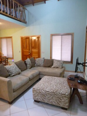 Living Room - Casita Pacifica- great 2BR/1BA house steps from Samara & Carrillo Beaches (Samara)