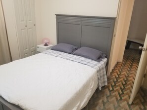2 slaapkamers, een strijkplank/strijkijzer, gratis wifi, beddengoed