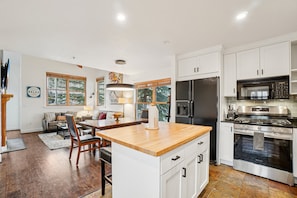 Fridge, microwave, dishwasher, coffee/tea maker
