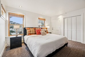 2 slaapkamers, reisbedje, internet