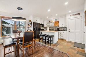 Fridge, microwave, dishwasher, coffee/tea maker