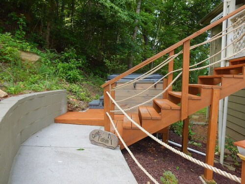 NO SUNDAY CHECK INS,   GONE FISHING COTTAGE