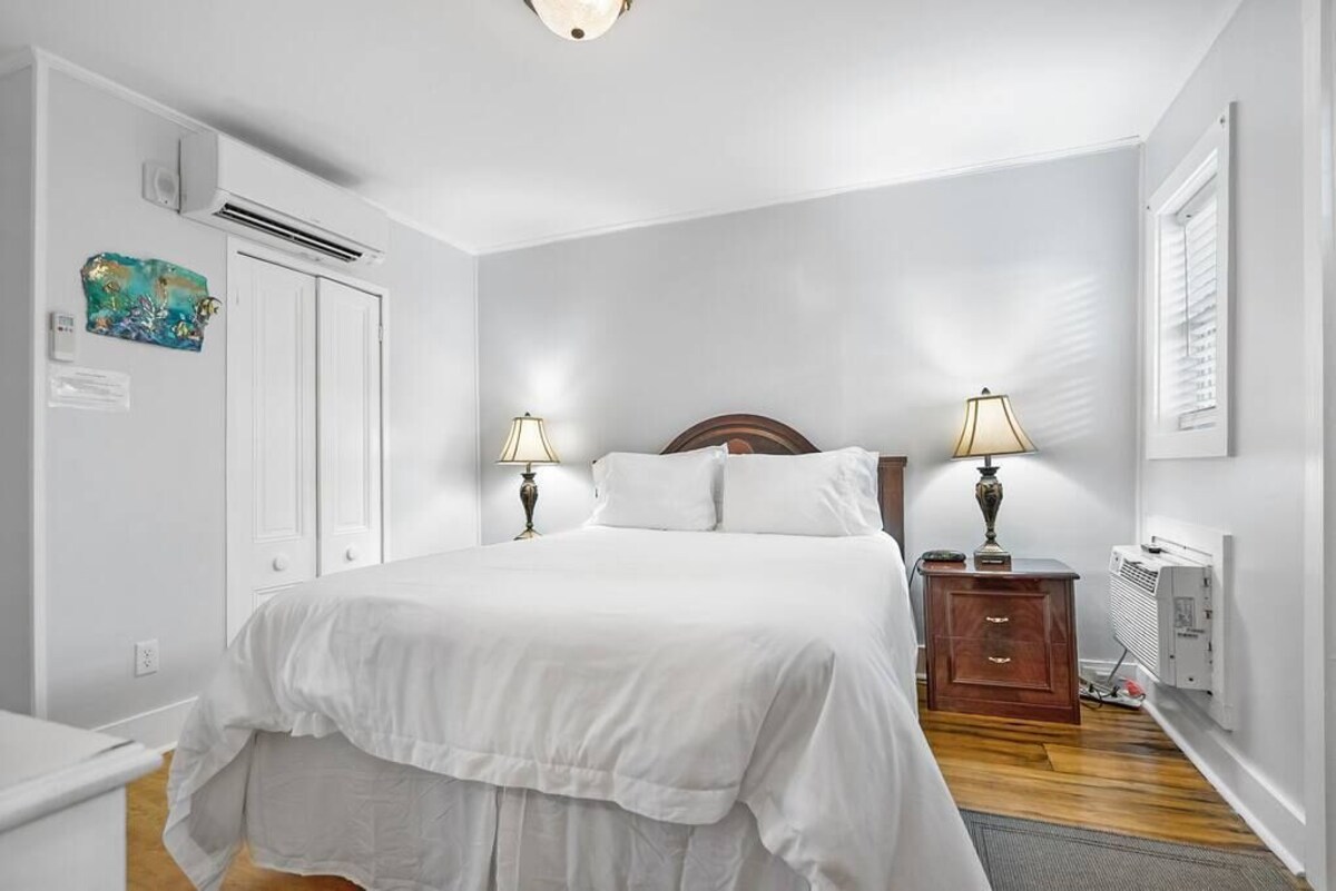 Photo 4 of FREE BIKES Dog-friendly apt in the heart of St A