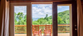 Escape to High Road Cabin, a spacious 4BR retreat in beautiful Banner Elk, NC.