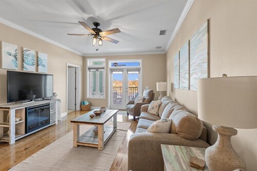 River's Edge Condo 2A, Bldg 2- Larger Condo with Covered Parking