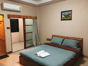 Standard Double Room | โต๊ะทำงาน, Wi-Fi ฟรี