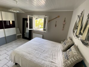 4 soverom, skrivebord, strykejern/-brett og wi-fi (inkludert)