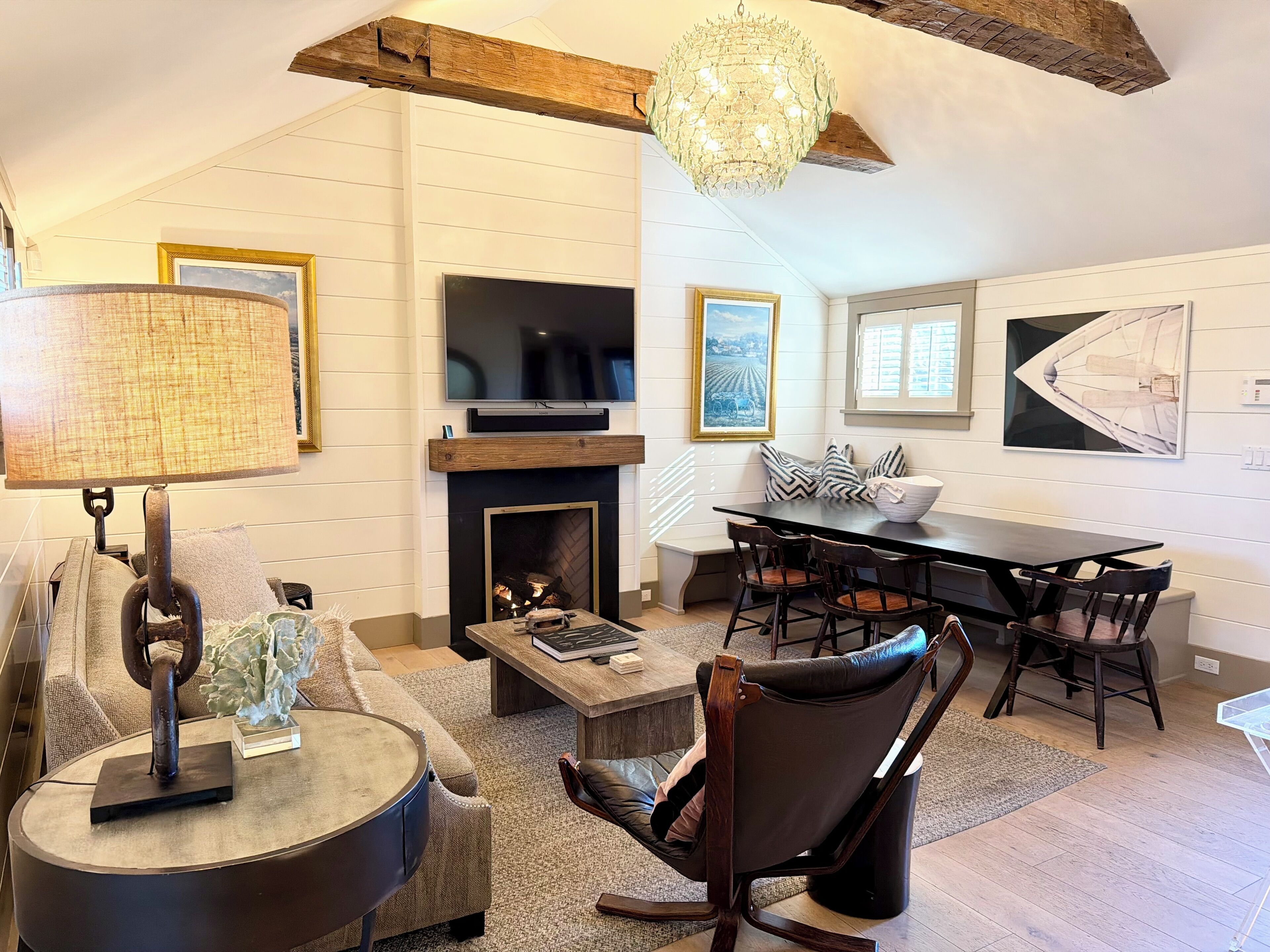 Smart TV, fireplace, music library, stereo