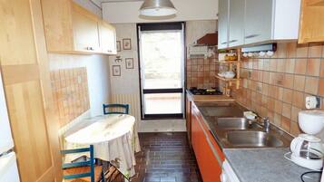 Réfrigérateur, micro-ondes, lave-vaisselle