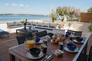 Outdoor dining - Villa La Perle de Thau Direct beach access (Sète)