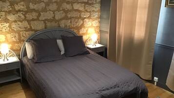 2 quartos, ferros/tĂĄbuas de passar roupa, Wi-Fi de cortesia