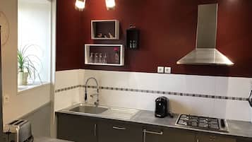 Fridge, microwave, stovetop, dishwasher
