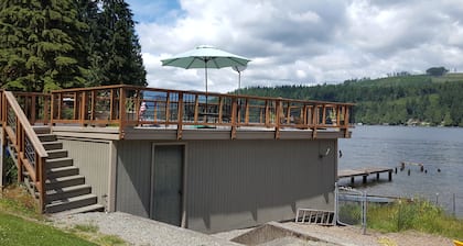 Bobbi's Beach House is a spacious waterfront home with something for everyone!