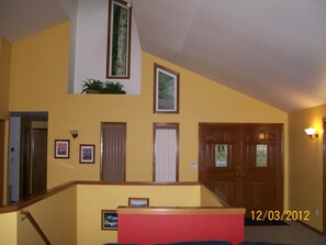 Interior - Bobbi's Beach House is a spacious waterfront home with something for everyone! (Mount Vernon)