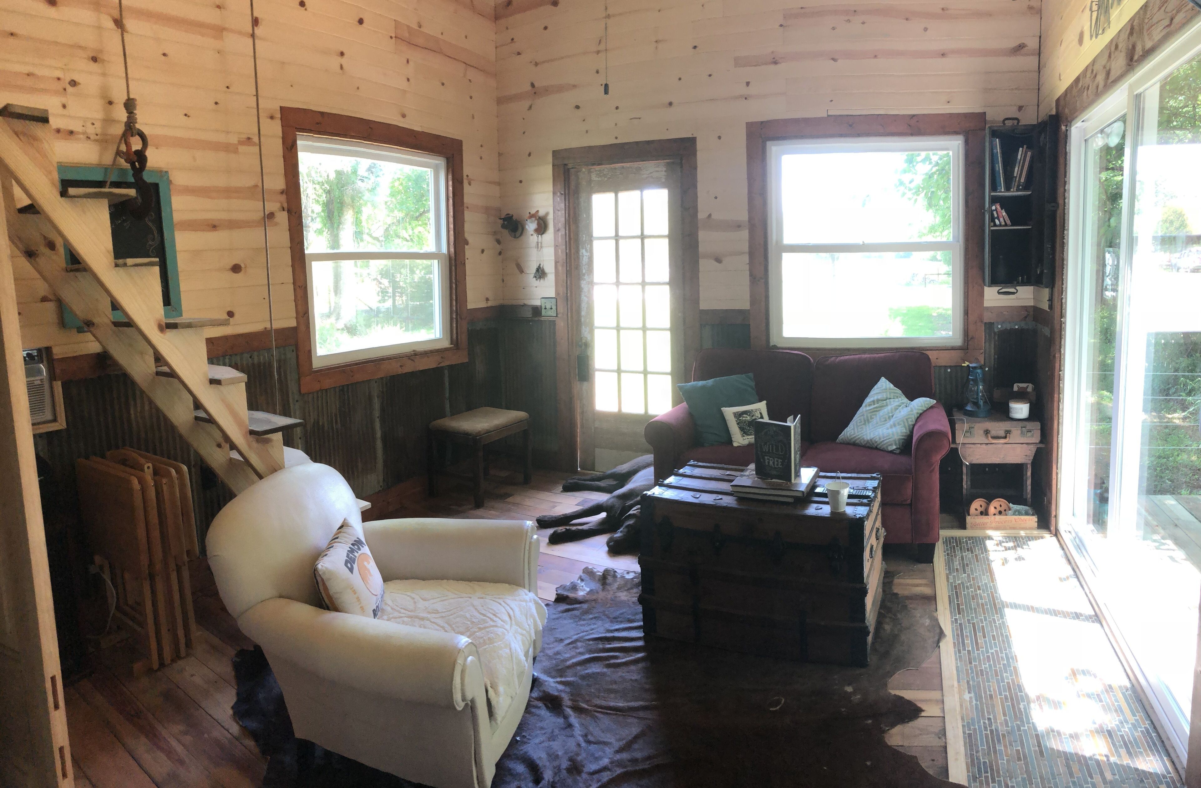 Smart TV, Netflix, books, streaming services