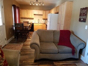 Living area - SADDLE MOUNTAIN ESCAPE (Clancy)