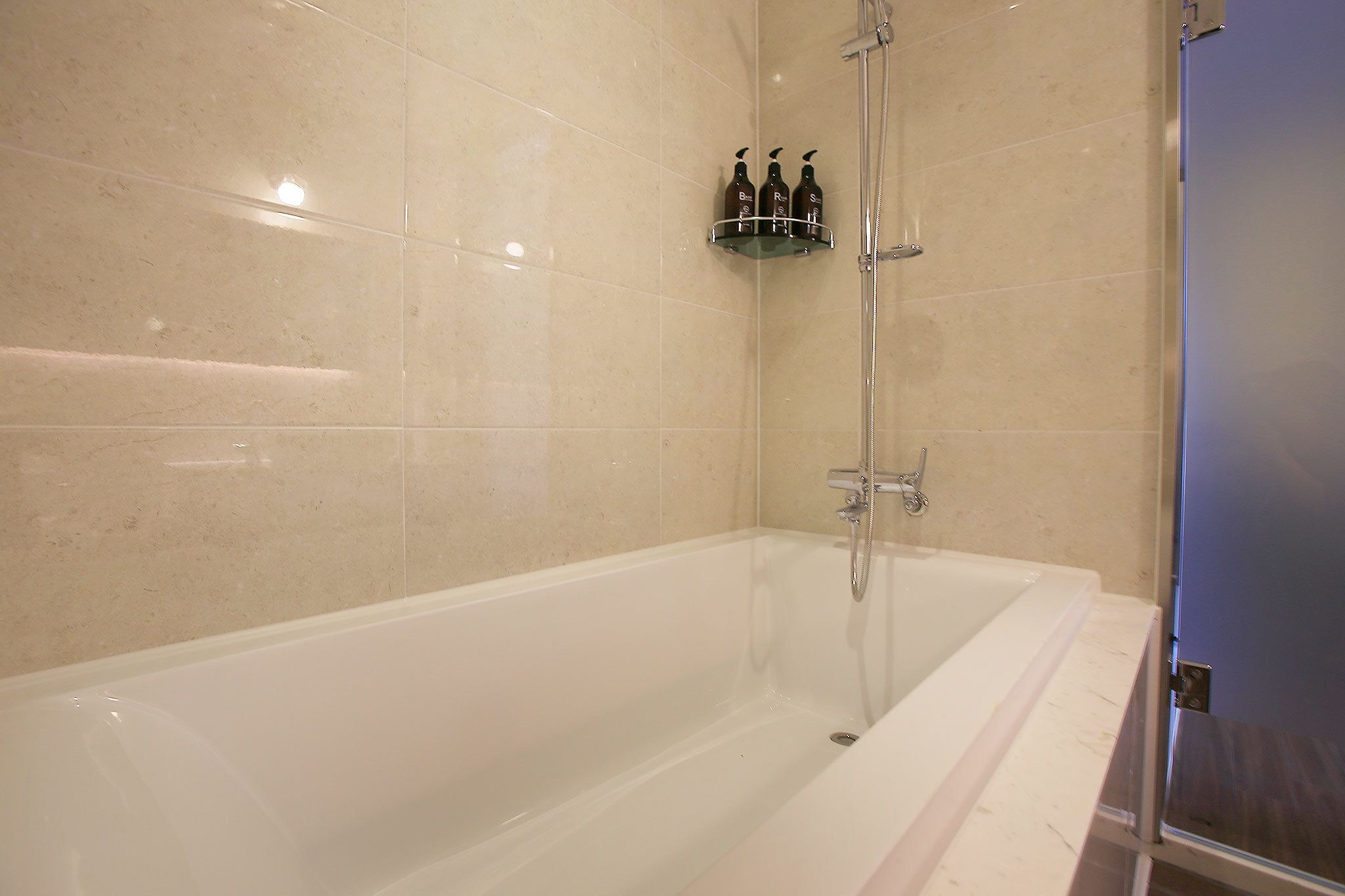 suite | bathroom | combined shower/bathtub, free toiletries, hair dryer, bathrobes