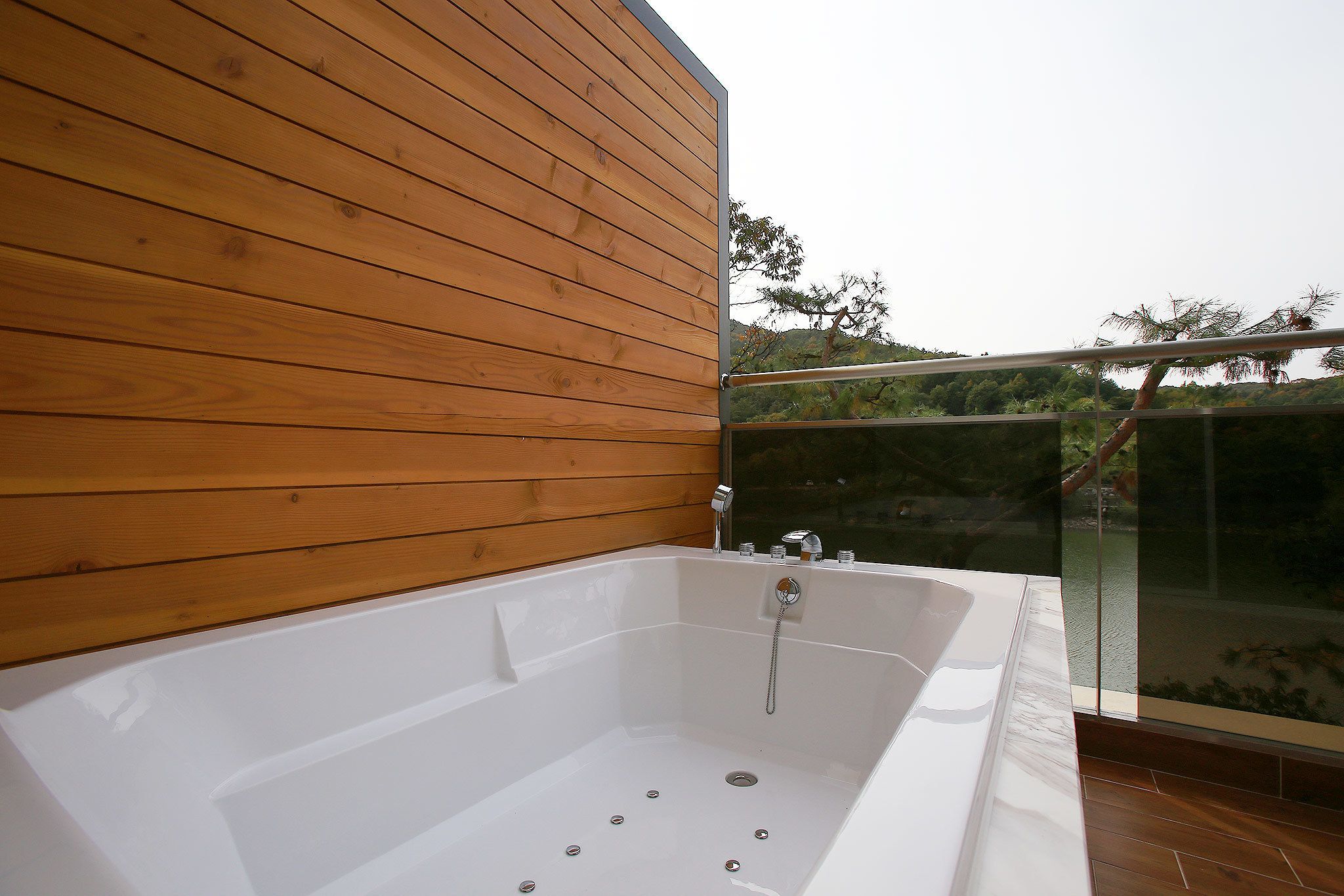 Suite | Premium bedding, blackout drapes, free WiFi, bed sheets