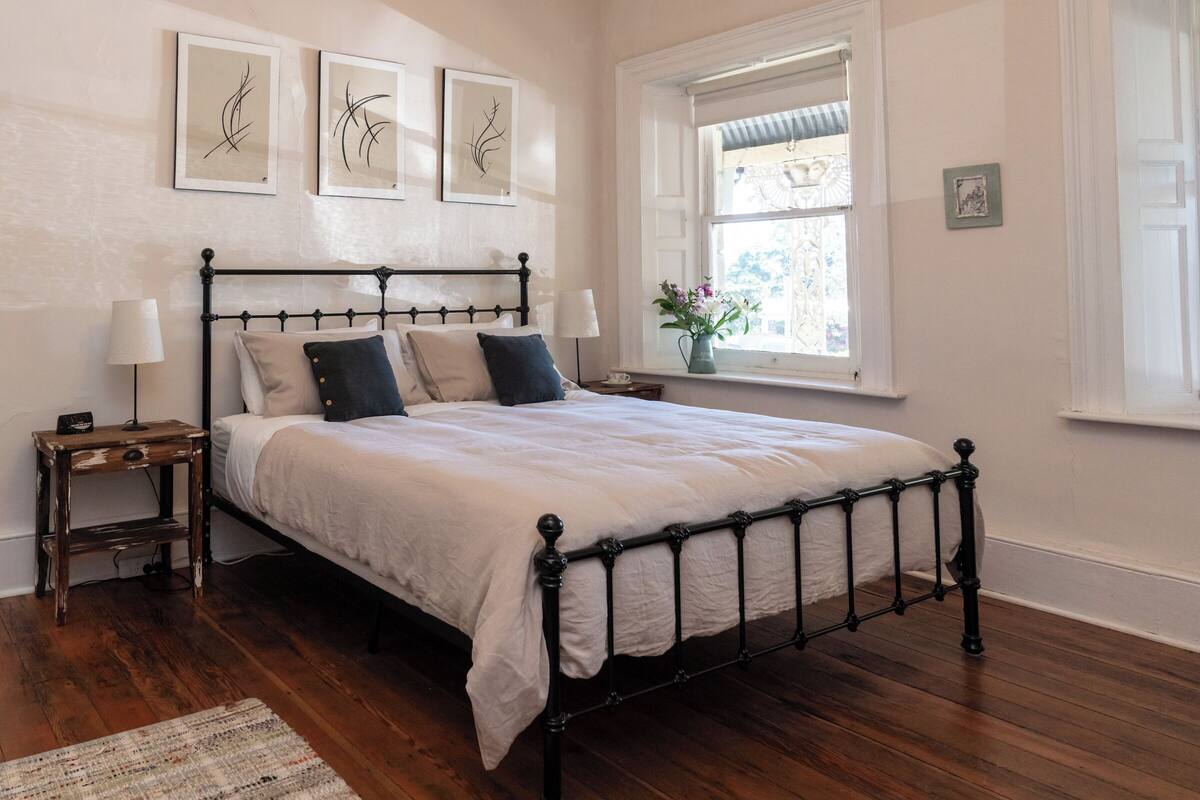 Surgeon`s Cottage, 2 Bedrooms | 2 bedrooms, premium bedding, down duvets, pillow-top beds