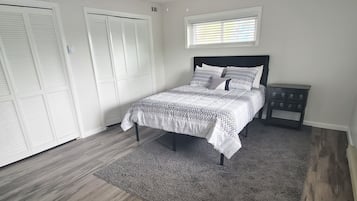 Lakeview Suite-2 Bedroom/1 Bath