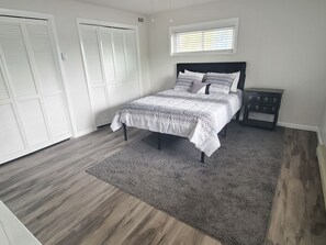 Lakeview Suite-2 Bedroom/1 Bath | 1 bedroom, individually decorated, individually furnished - Lake Breeze Resort  (Camdenton)