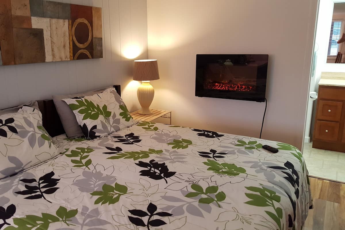 Single Room (Lakefront)