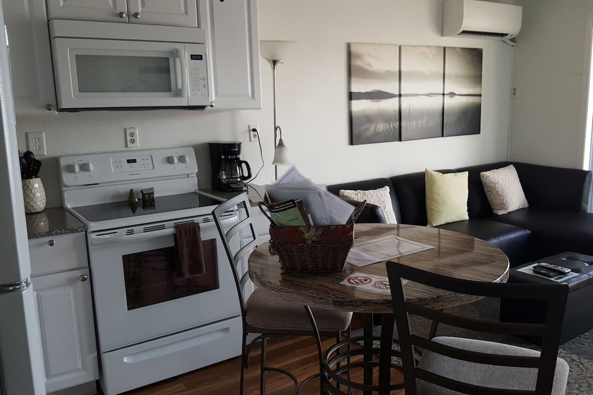 Suite, 2 soverom (Lakefront) | Eget kjøkken | Kaffetrakter/tekoker og mikrobølgeovn