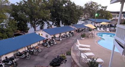 Lake Breeze Resort