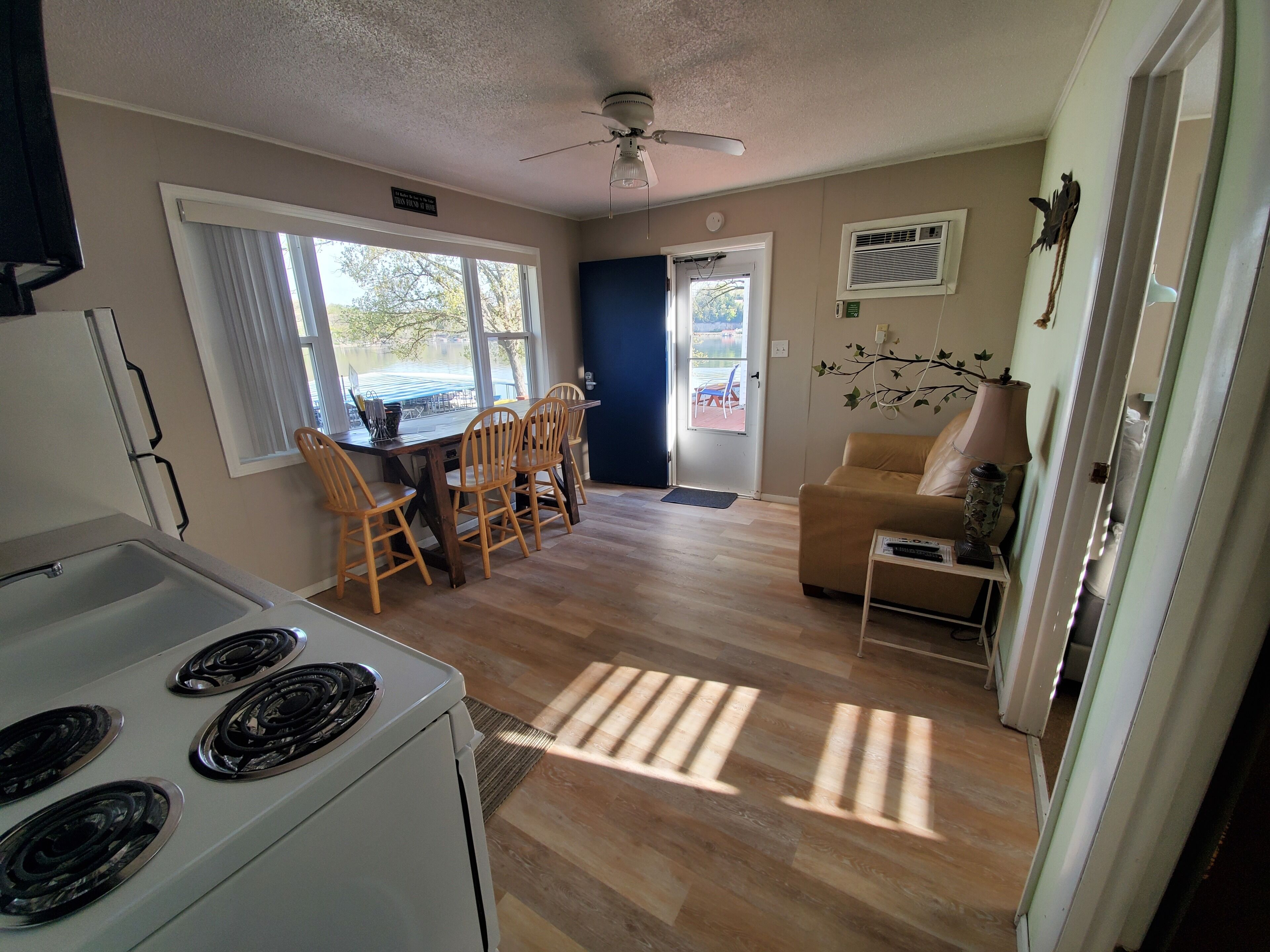 Lakefront Cabin-2 Bedroom/1 Bath (Small) | Living room | Flat-screen TV, DVD player