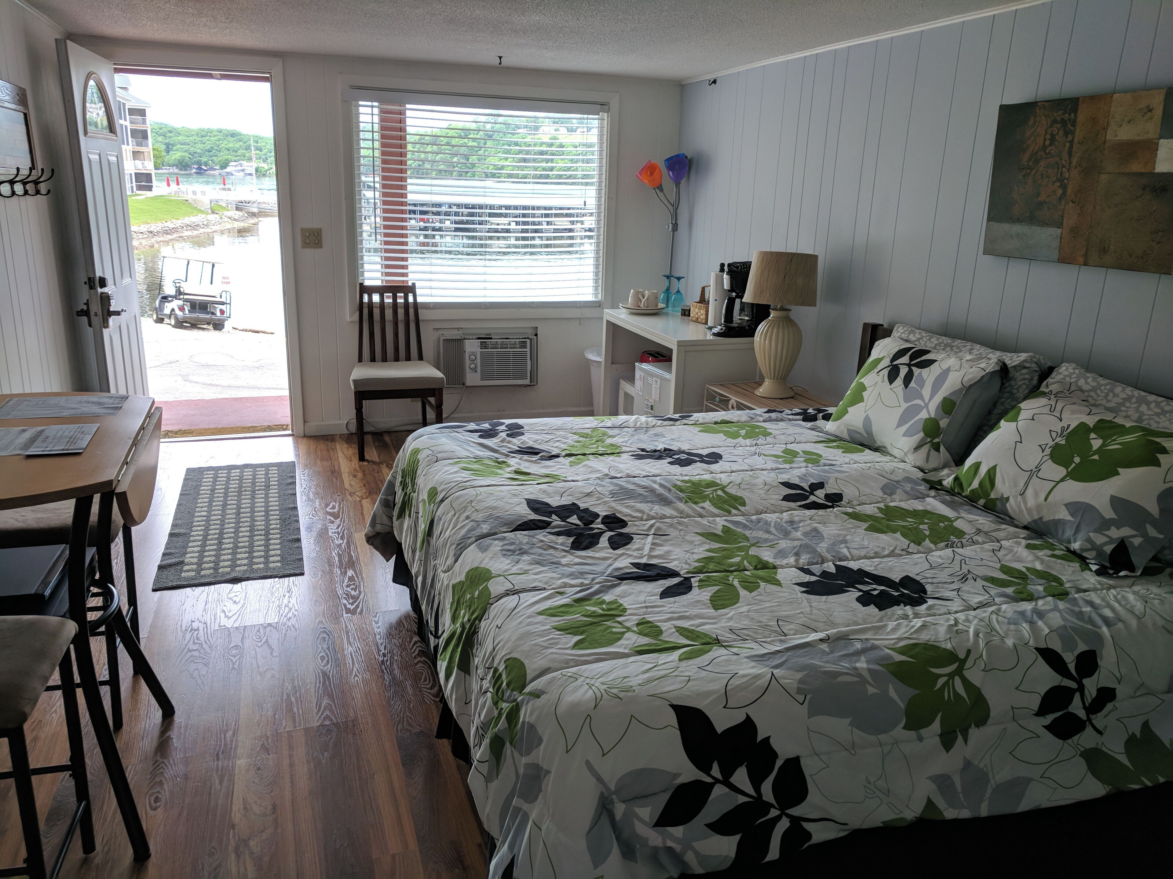 Single Room (Lakefront) | 1 bedroom, iron/ironing board (on request), rollaway beds (surcharge)
