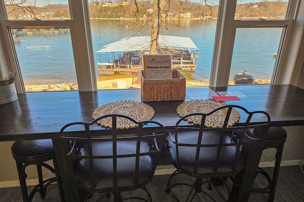 小屋, 2 间卧室 (Medium) | 起居区 | 平板电视、DVD 播放器