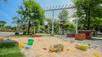 Área de juegos infantiles al aire libre