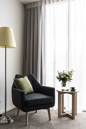 Laptop workspace, blackout curtains, iron/ironing board, free WiFi