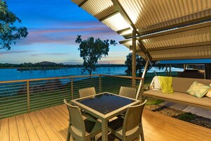 Deluxe Waterfront Cabin | Terrace/patio