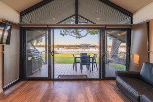 Egyptian cotton sheets, premium bedding, individually furnished