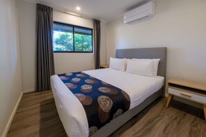 Family Cabin | Egyptian cotton sheets, premium bedding, individually furnished - Kimberleyland Waterfront Holiday Park (Kununurra)