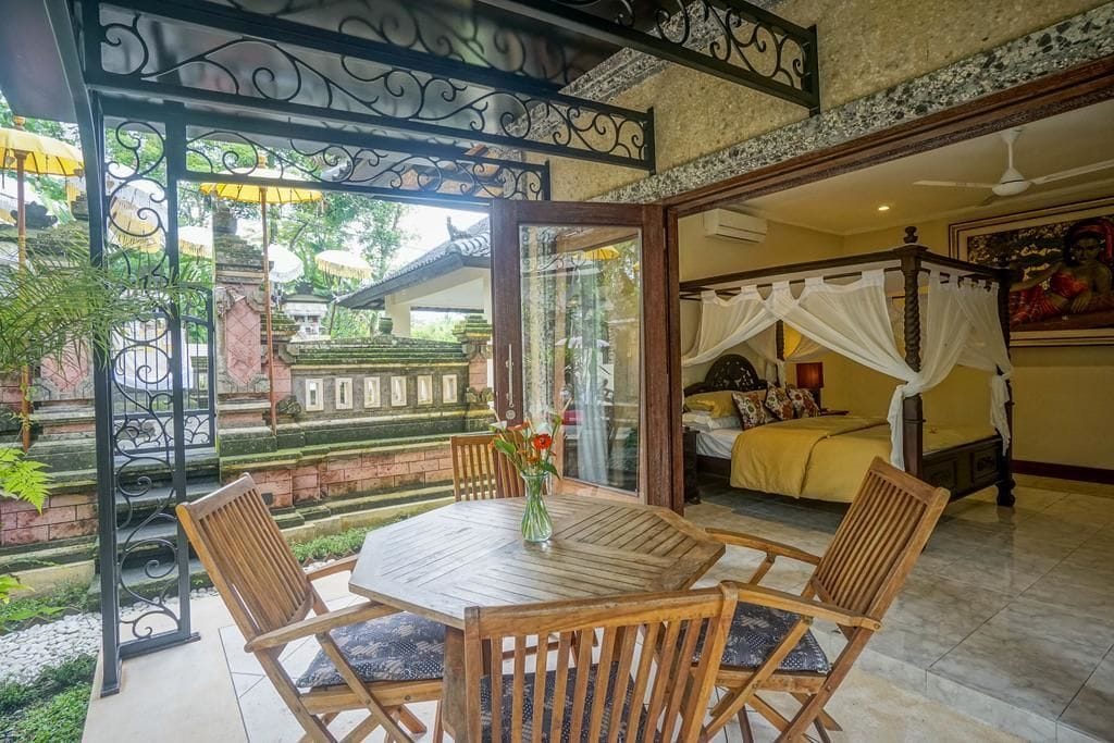 Villa de lujo, 3 habitaciones, alberca privada, en el área del jardín | 3 habitaciones, caja de seguridad en la habitación y escritorio 