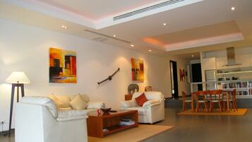 TV LCD, đầu đĩa DVD