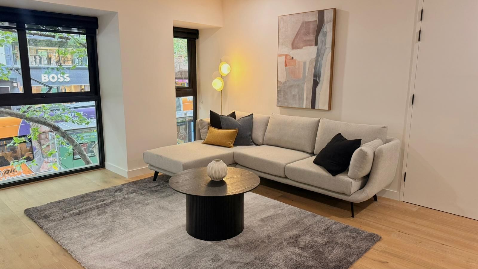 32-吋平面電視、數位頻道、電視、Netflix