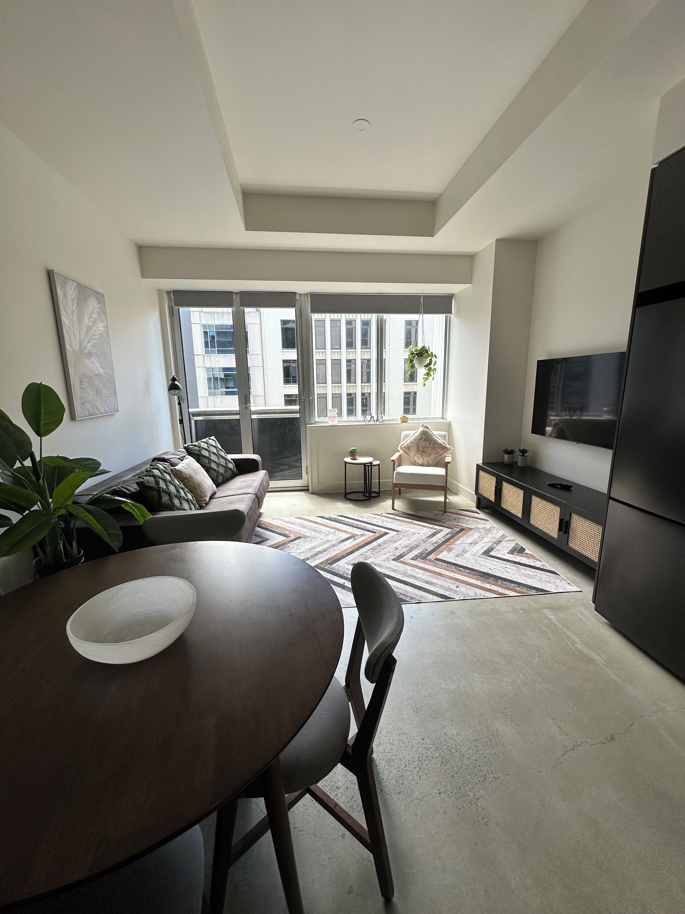 Executive Apartment, 2 Bedrooms (#516) | Living area | 32-inch flat-screen TV with digital channels, TV, Netflix