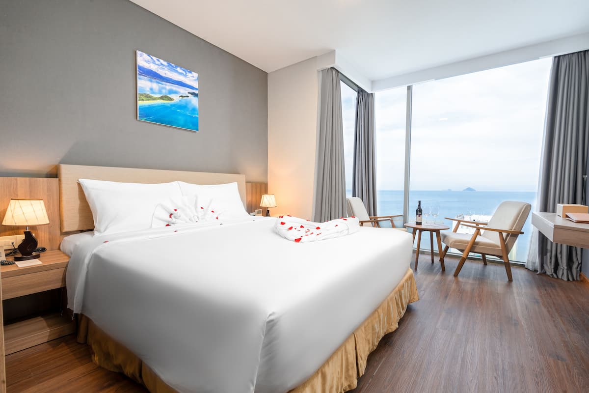 Senior-Zimmer, Meerblick | Hochwertige Bettwaren, Minibar, Zimmersafe, individuell dekoriert