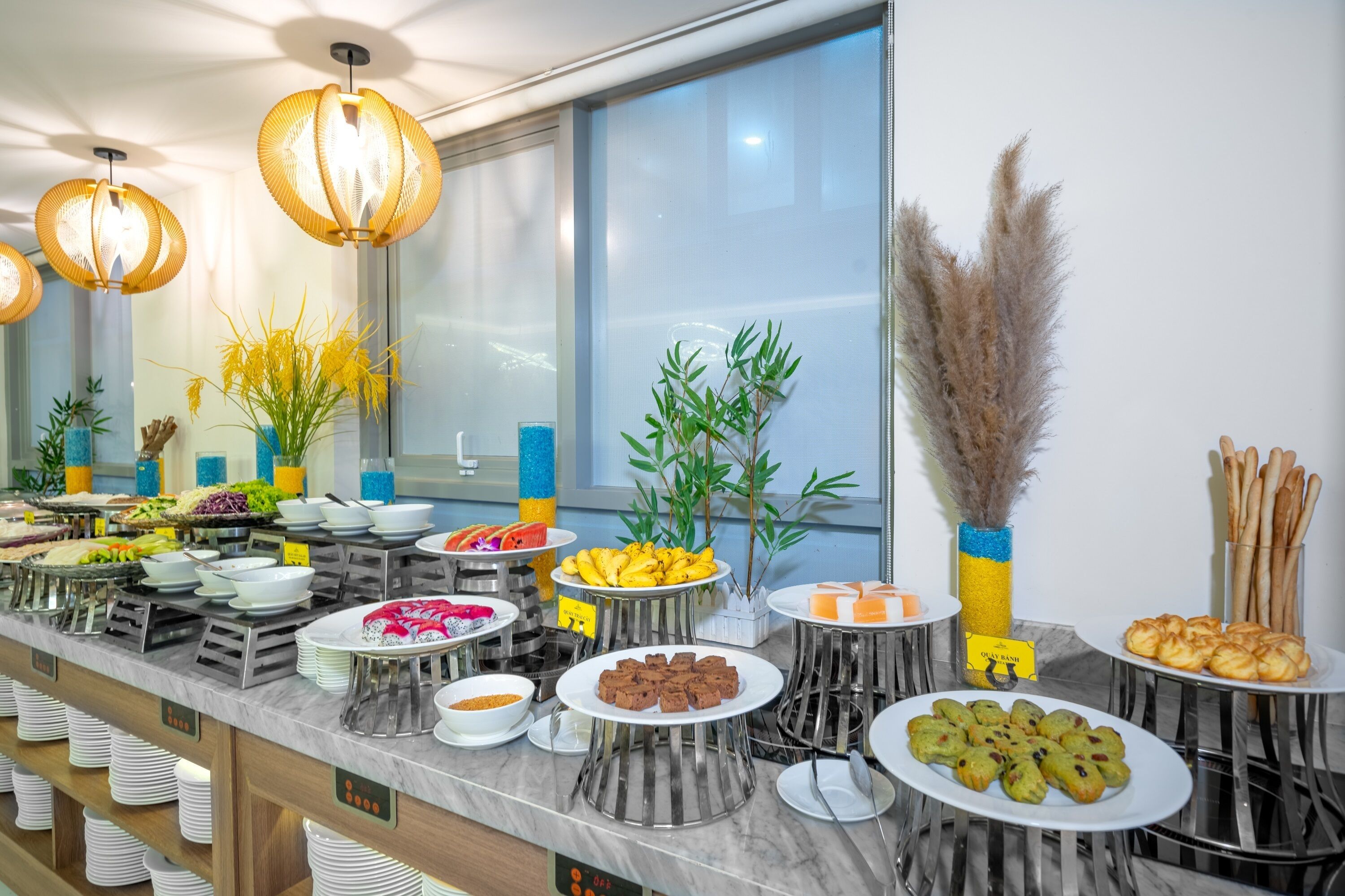 daily buffet breakfast (vnd 160000 per person)