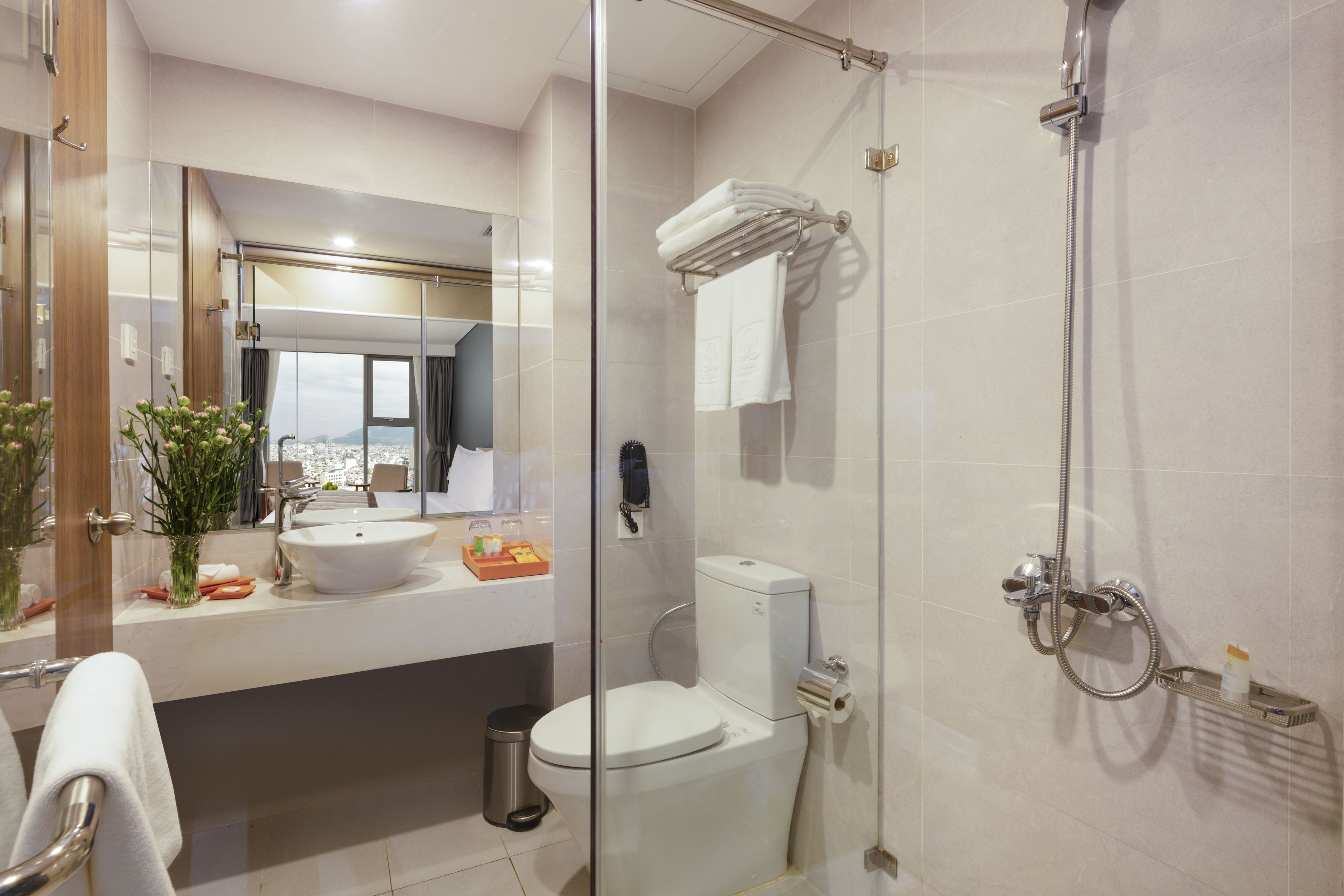 shower, free toiletries, hair dryer, slippers