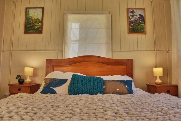 Standard Double Room, 1 Bedroom, Private Bathroom | 1 bedroom, desk, free WiFi, bed sheets - Hostal Triwe (Puerto Octay)